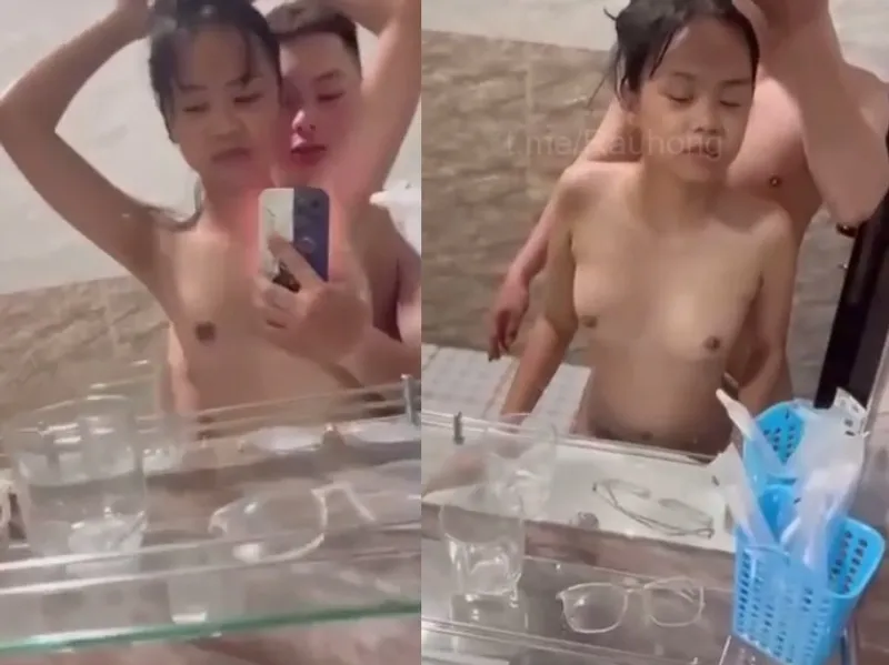 Dáng mảnh em cùng anh người yêu đụ trước gương quay kỉ niệm